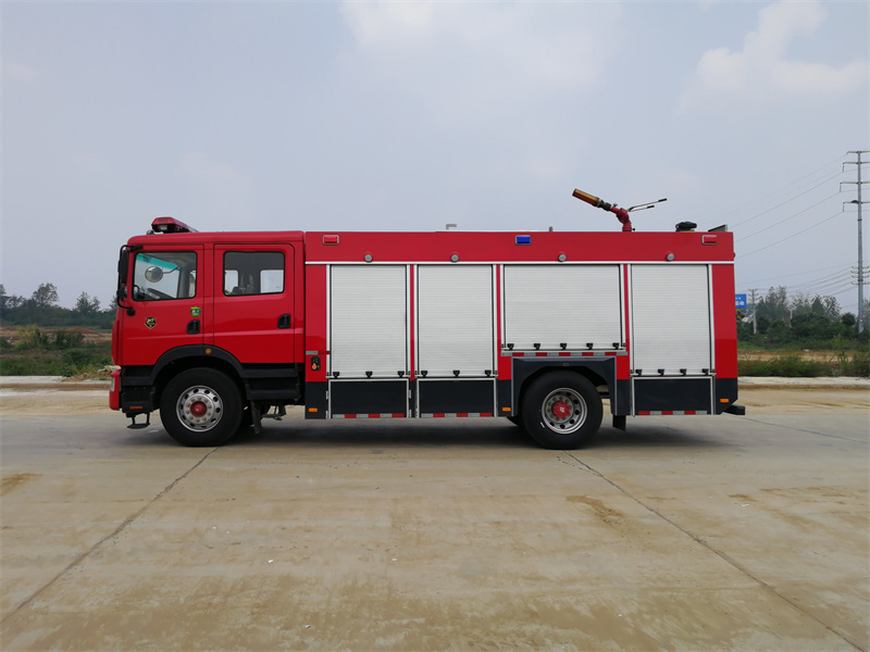 東風D9水罐消防車(6.8噸)圖片